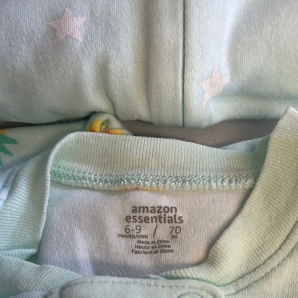 Amazon Essentials - Kids Pajamas - Pineapple and Star Patterns - Picture 2 of 3